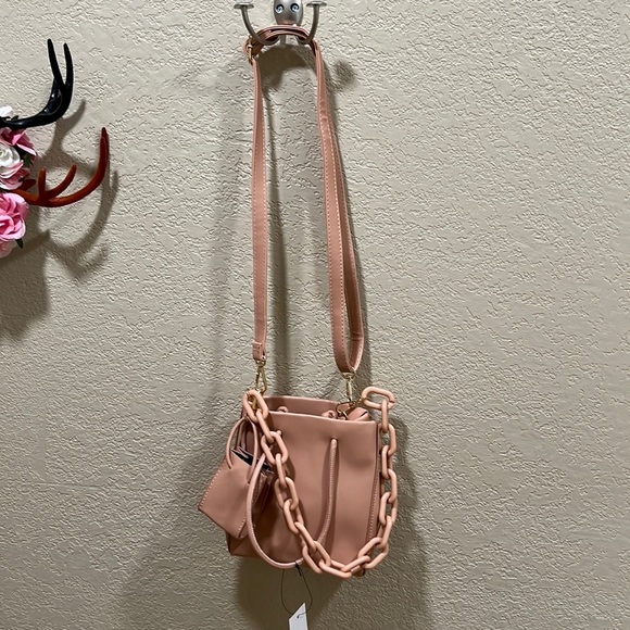 Neutral tone crossbody bag with chain. NEW!! - Picture 1 of 5